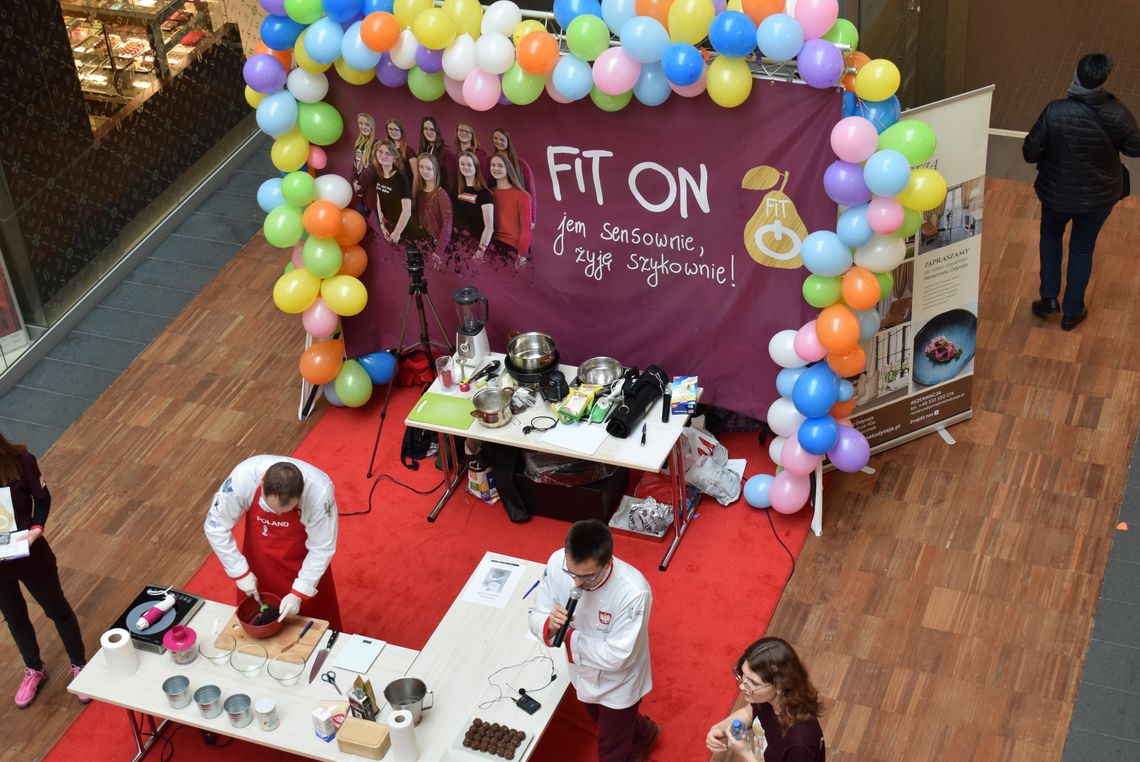 "Zwolnione z Teorii" uczennice zorganizowały "Fit On" "Zwolnione z Teorii" uczennice zorganizowały "Fit On"