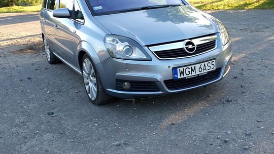Sprzedam opla Zafira b 1.9cdti 150km