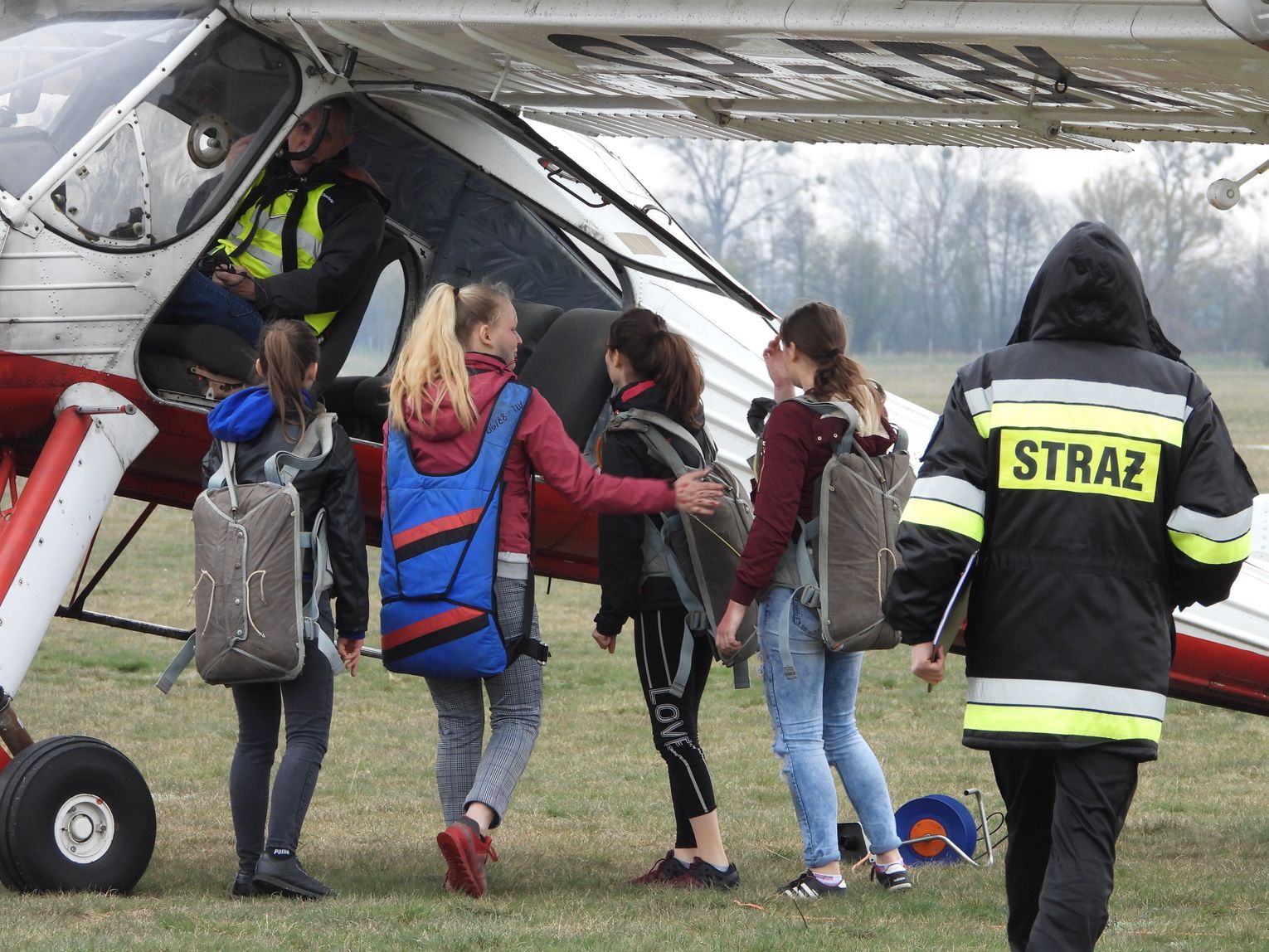 Rozsuwany Tunel Prowadzący Do Samolotu Katastrofa samolotu na lotnisku. Zaangażowane niemal wszystkie służby
