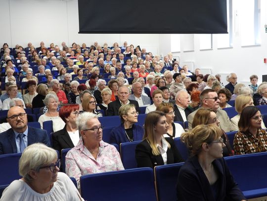 Studenci Medycznego Uniwersytetu Trzeciego Wieku złożyli ślubowanie