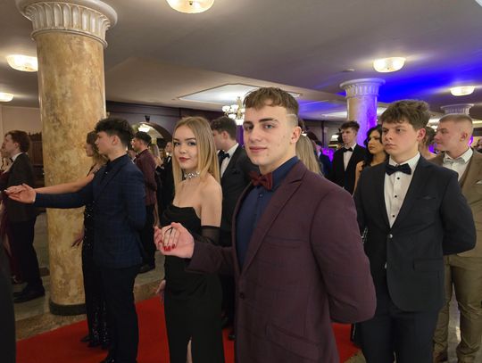 Studniówka II Liceum Ogólnokształcącego Studniówka II Liceum Ogólnokształcącego